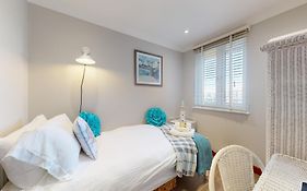 Swansea Marina Apartment - Water View - Sleeps 5